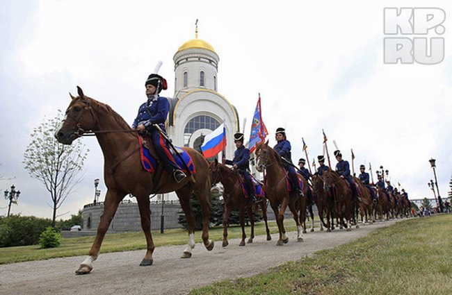 2012 Beginn des Pferderitts der Kosaken in Moskau